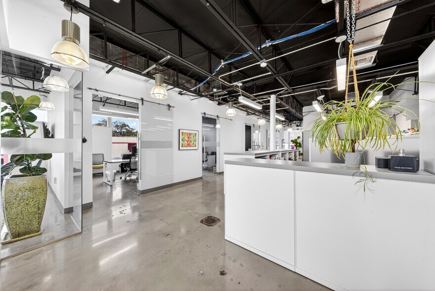 More Photos Of 7630 Biscayne Blvd, Miami Office For Lease