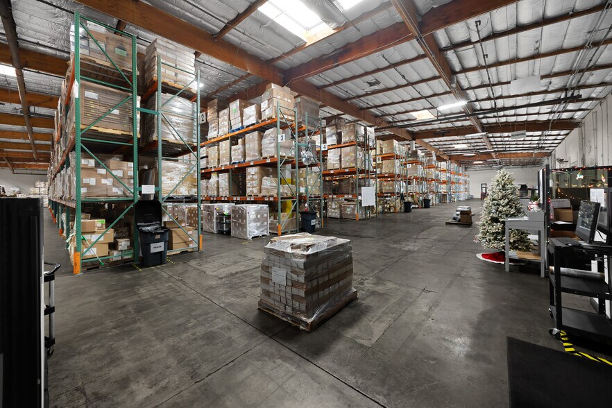 More Photos Of 525 Maple Ave, Torrance Distribution For Lease