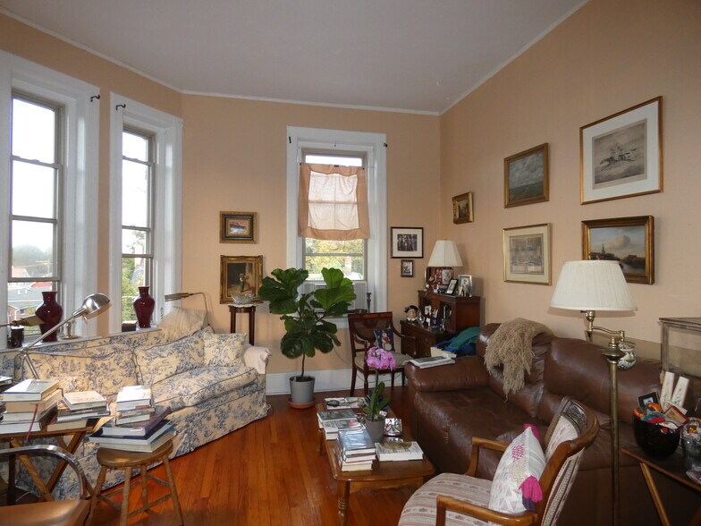 More Photos Of 125 Main St, Flemington Apartments For Sale