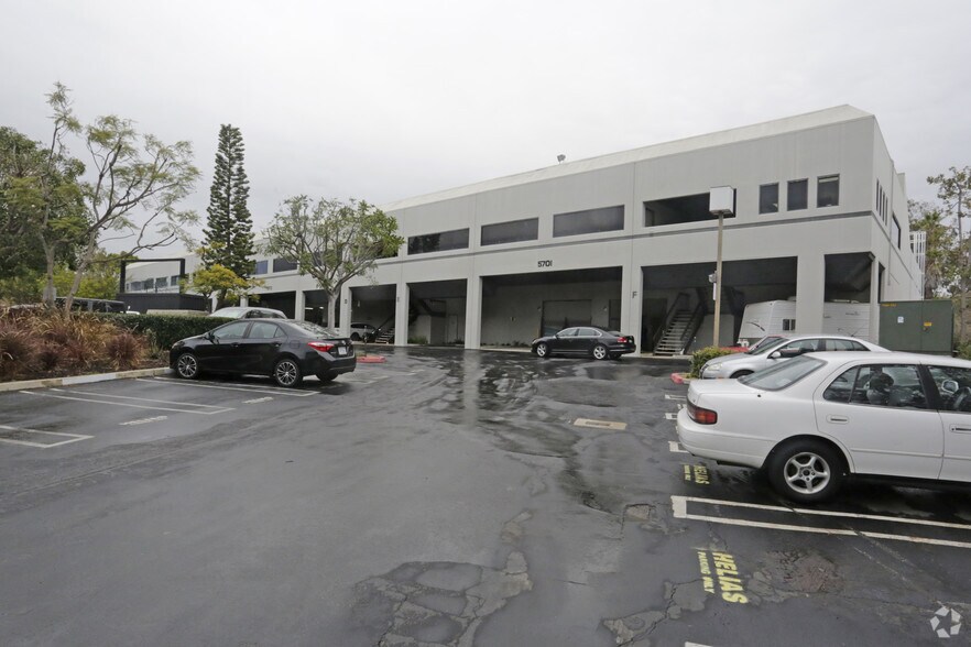 More Photos Of 5701 Buckingham Pky, Culver City Warehouse For Lease