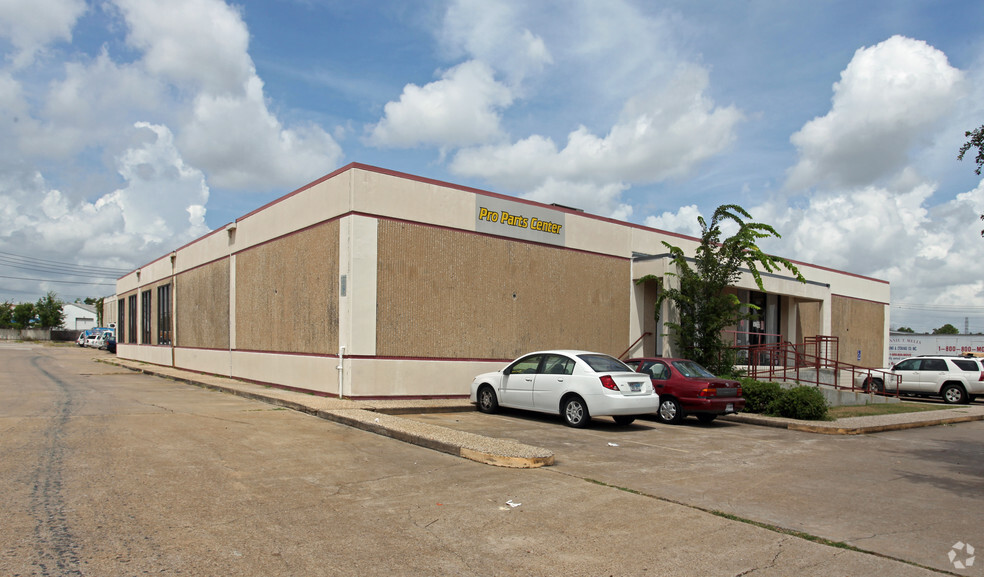 Primary Photo Of 2525 Fairway Park Dr, Houston Warehouse For Lease