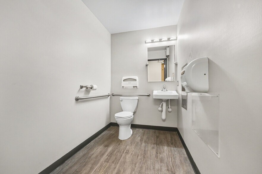 More Photos Of 2609 Electric Ave, Port Huron Medical For Sale
