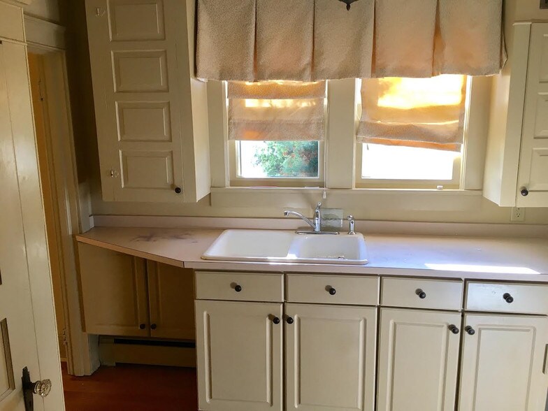 More Photos Of 1931 S Dupont Hwy, Dover Office Residential For Lease