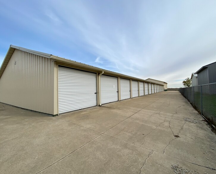 More Photos Of 780 S Chicago St, Geneseo Light Distribution For Lease