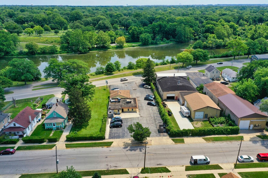 More Photos Of 835 S River St, Aurora Restaurant For Sale