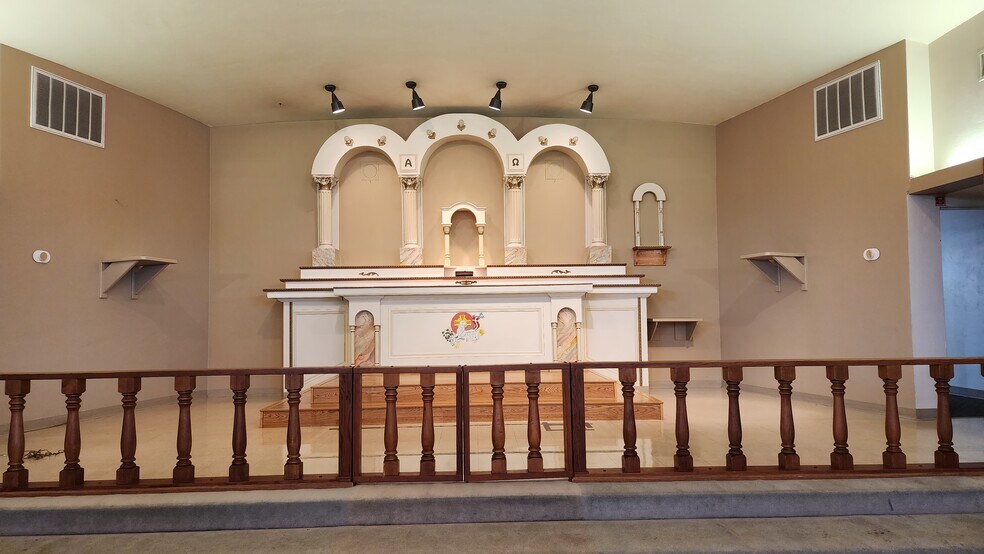 More Photos Of 1030 Brundage Ln, Bakersfield Religious Facility For Sale