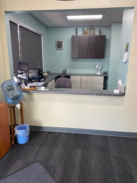 More Photos Of 2800-2820 Roosevelt St, Carlsbad General Retail For Lease