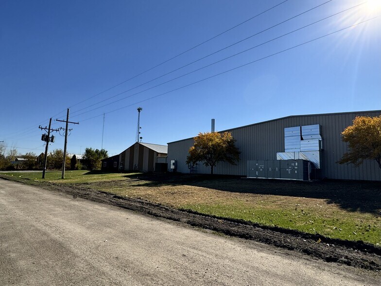 Primary Photo Of 1604 Regan Rd, Rock Falls Warehouse For Sale