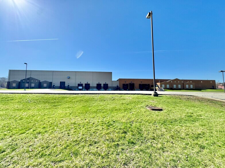 More Photos Of 200 Center St, McKeesport Warehouse For Lease