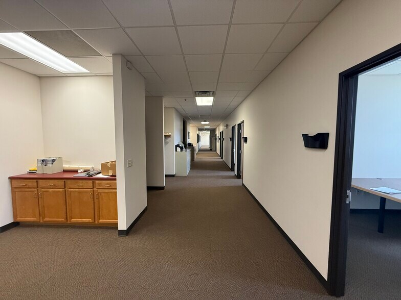 More Photos Of 3433-3665 Midlink Dr, Kalamazoo Manufacturing For Lease