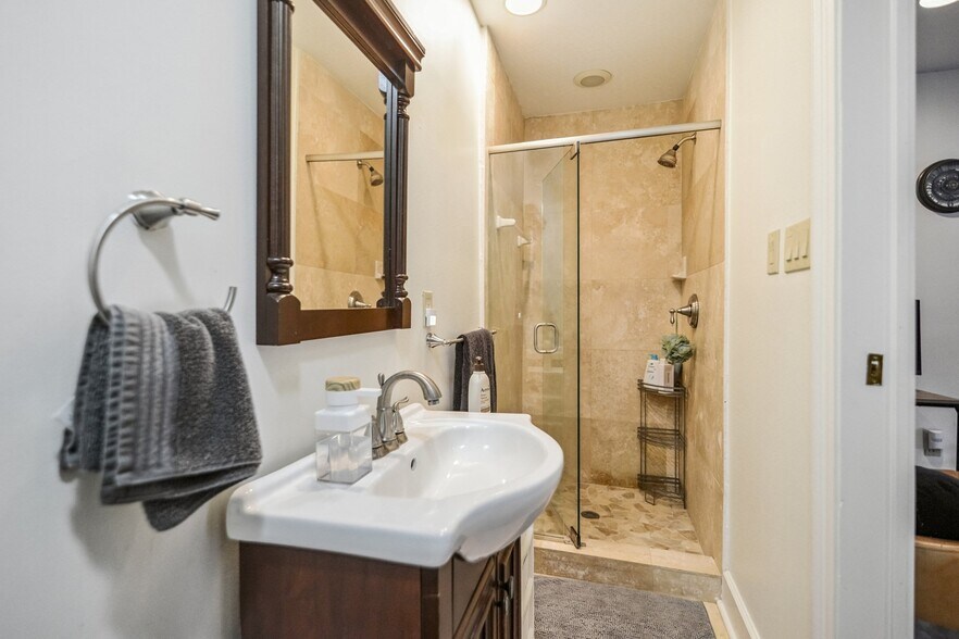 More Photos Of 755 Tchoupitoulas St, New Orleans Restaurant For Sale