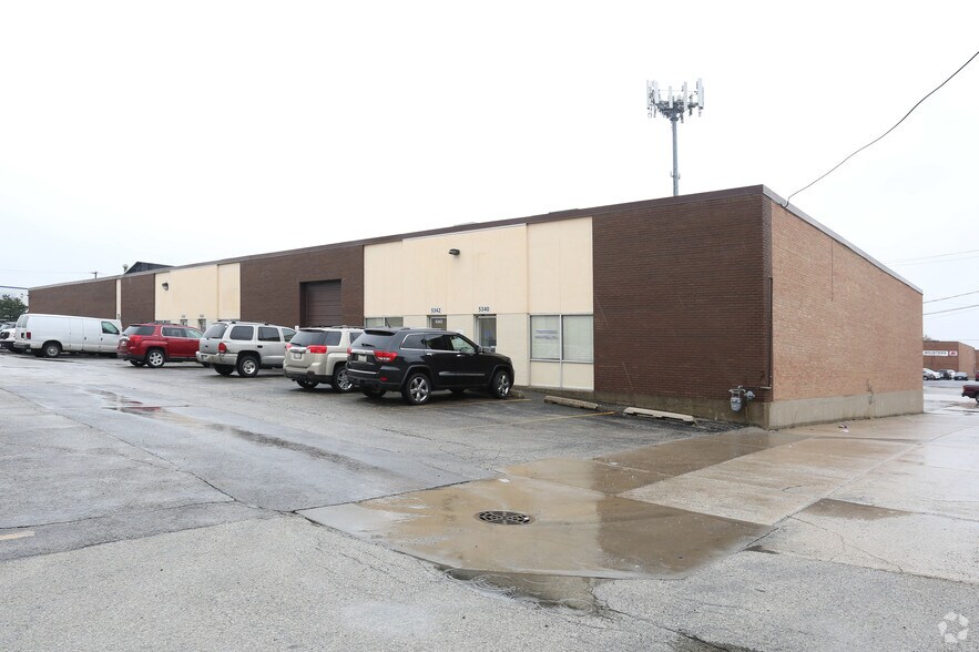 More Photos Of 5310-5352 S East Ave, Countryside Warehouse For Lease