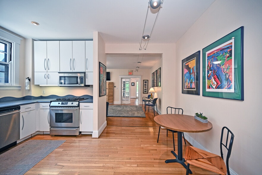 More Photos Of 2150 Alpine Pl, Cincinnati Office For Sale