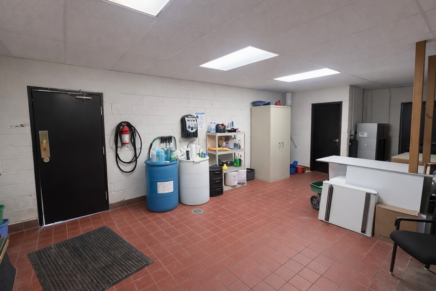 More Photos Of 702 Philadelphia Pike, Wilmington Storefront Retail Office For Lease