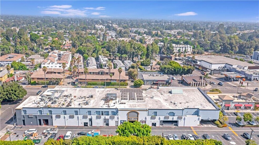 More Photos Of 12930 Ventura Blvd, Studio City Freestanding For Lease