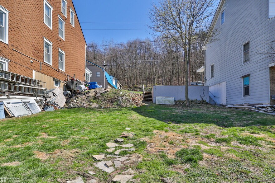More Photos Of 302 W Abbott St, Lansford Multifamily For Sale