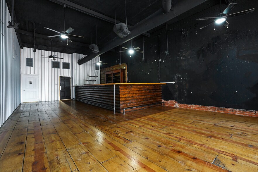 More Photos Of 75 N Waco St, Hillsboro General Retail For Lease