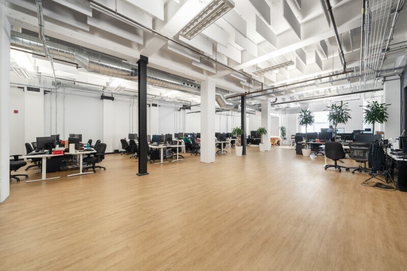 More Photos Of 4760 Rue Acorn, Montréal Research And Development For Lease