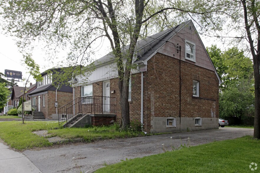 More Photos Of 135 Sheppard Ave E, Toronto Office For Lease