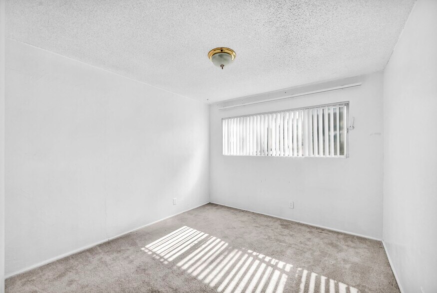 More Photos Of 1165 Sierra Vista Dr, Las Vegas Apartments For Sale