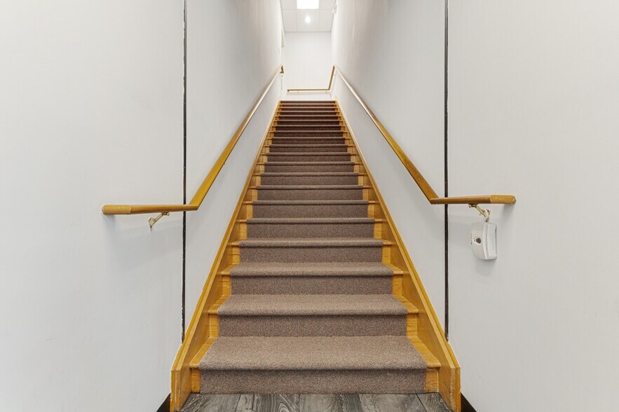 More Photos Of 812-824 Courtyard Dr, Hillsborough Medical For Lease