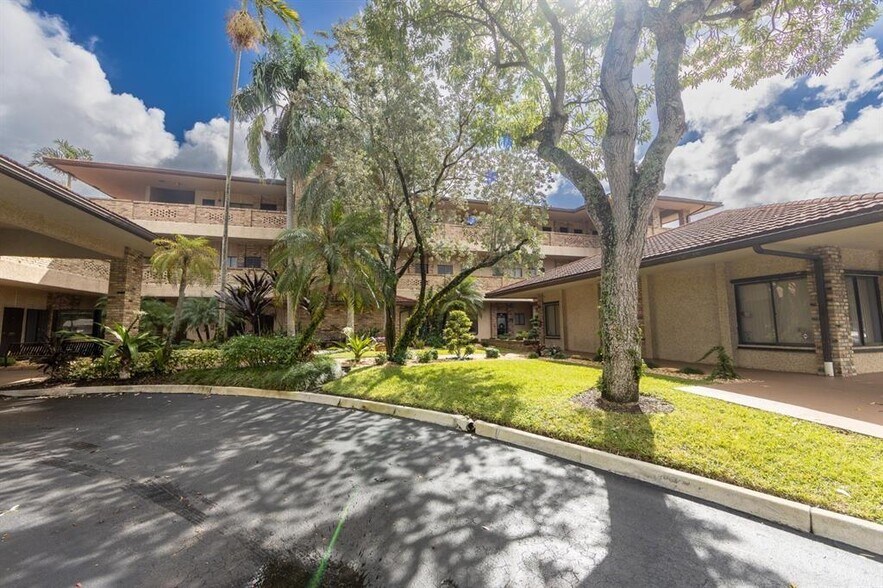 More Photos Of 300 NW 70th Ave, Plantation Medical For Sale