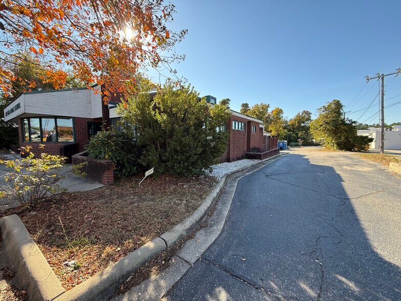 More Photos Of 3309 Bragg Blvd, Fayetteville Veterinarian Kennel For Lease