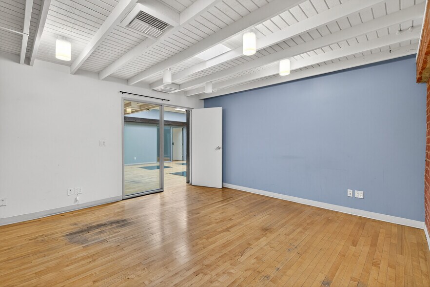 More Photos Of 4716 Vineland Ave, North Hollywood Loft Creative Space For Lease