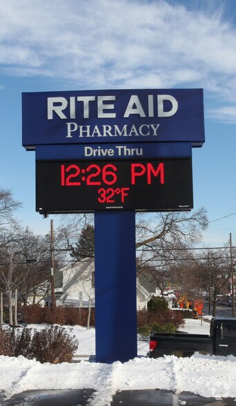 More Photos Of 420 Hamilton St, Geneva Drugstore For Lease