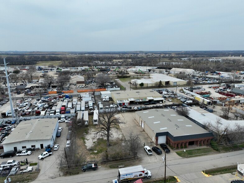 More Photos Of 2119 Quincy St, Dallas Warehouse For Lease