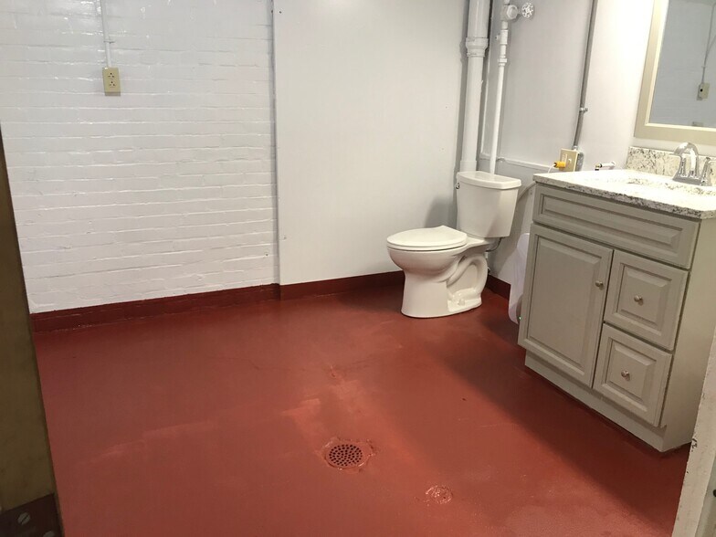 More Photos Of 330 Turner St, Attleboro Manufacturing For Lease