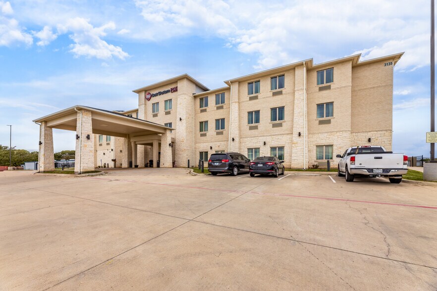 Primary Photo Of 3135 Goodnight Blvd, Wills Point Hotel For Sale