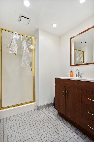 More Photos Of 2112 Walnut St, Philadelphia Office Residential For Sale