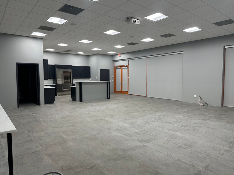 More Photos Of 1825 W Knudsen Dr, Phoenix Airplane Hangar For Sale