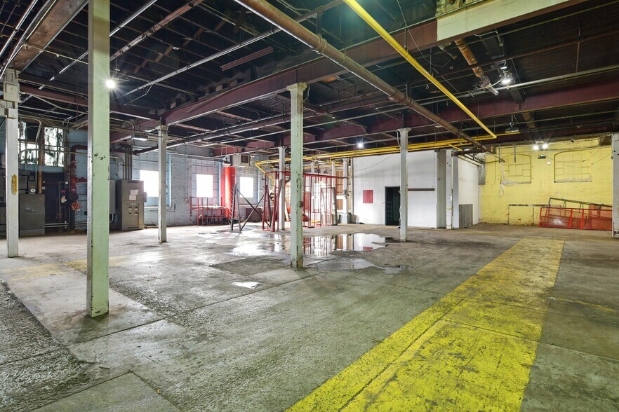 More Photos Of 420 Race St, Holyoke Warehouse For Lease