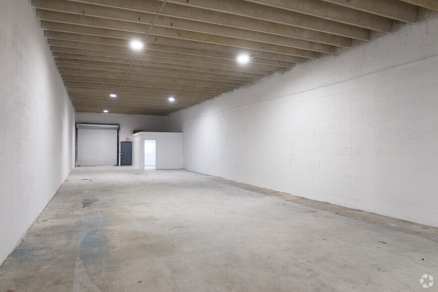 More Photos Of 18520-18590 NE 2nd Ave, Miami Warehouse For Lease
