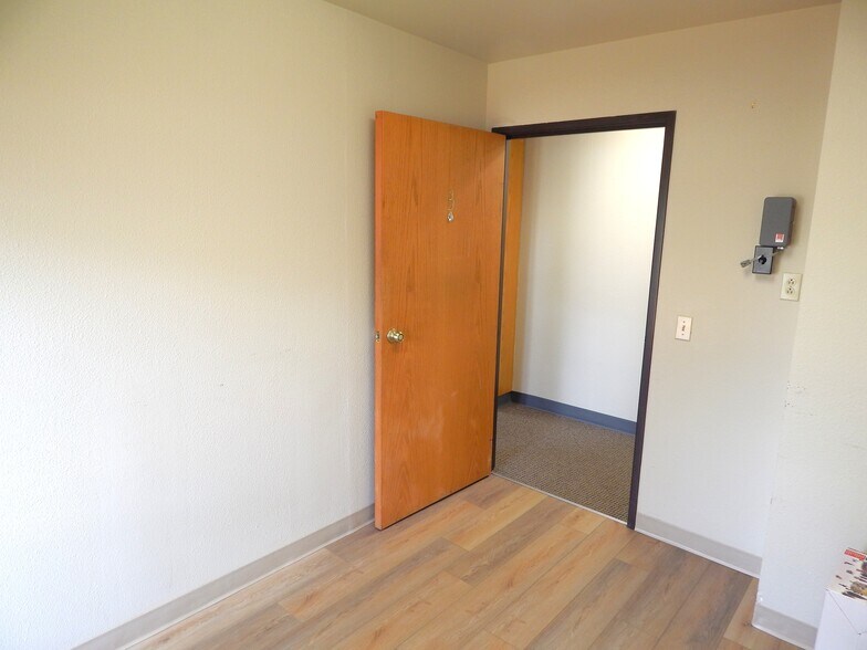 More Photos Of 272 Medical Loop, Roseburg Office For Sale