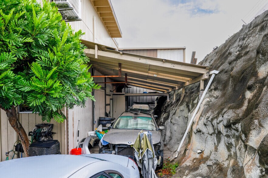 More Photos Of 4355 Lawehana St, Honolulu Industrial For Lease