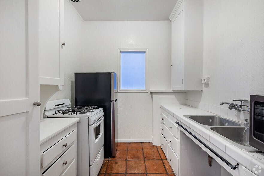 More Photos Of 1843 N Cherokee Ave, Los Angeles Apartments For Sale