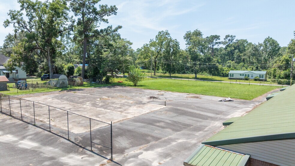 More Photos Of 510 N Walker St, Quitman Light Manufacturing For Lease