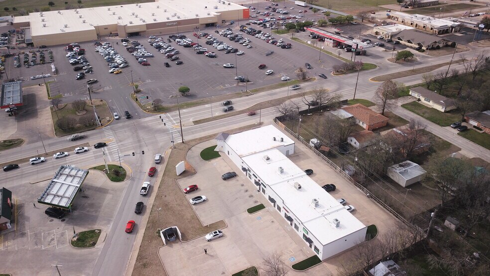 More Photos Of 1702-1708 N Commerce St, Ardmore General Retail For Lease