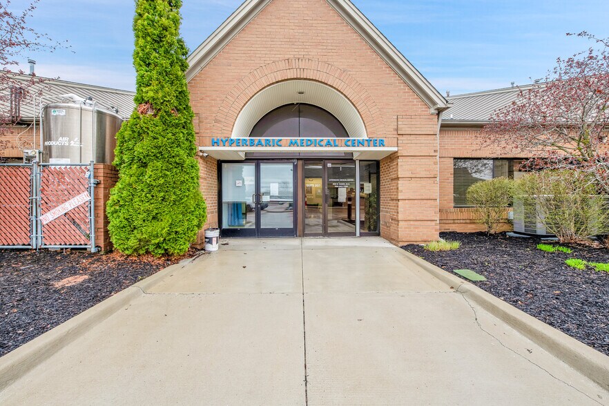 More Photos Of 42490 Garfield Rd, Clinton Township Medical For Lease