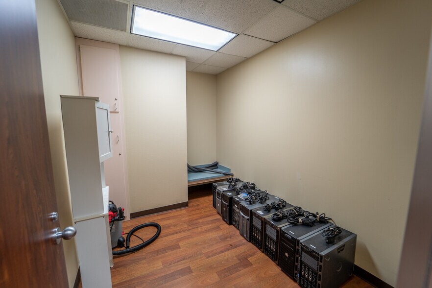 More Photos Of 115 Medical Dr, Victoria Medical For Sale