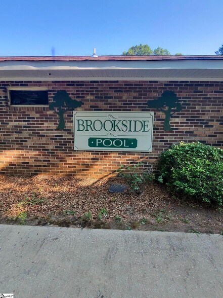 More Photos Of 712 Brooks Rd, Mauldin Swimming Pool For Sale