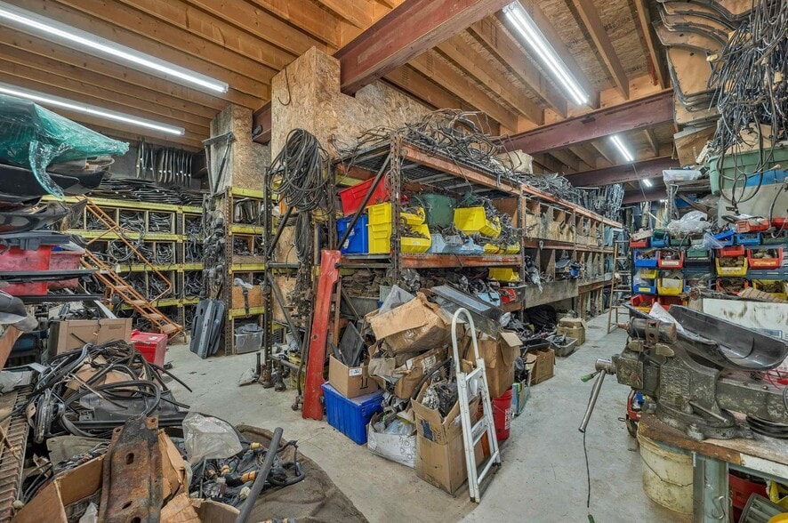 More Photos Of 12 Land Cruiser Dr, Sullivan Distribution For Sale
