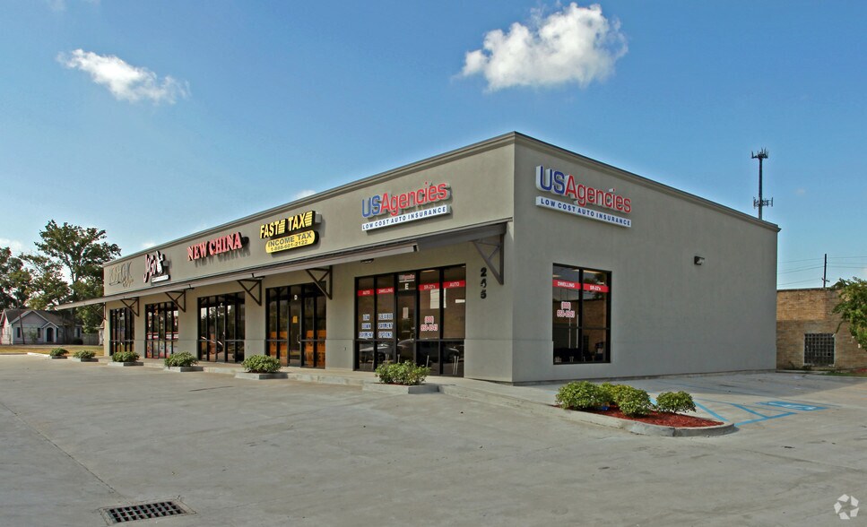 Primary Photo Of 245 N Acadian Trwy, Baton Rouge Freestanding For Lease