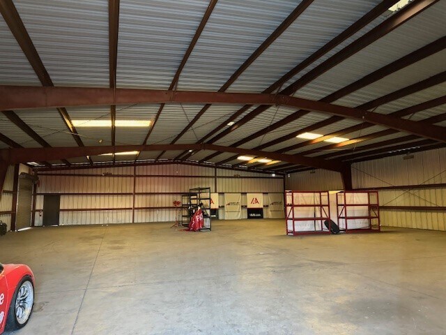 More Photos Of 1462 N Red Gum St, Anaheim Contractor Storage Yard For Lease