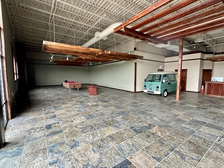 More Photos Of 1696 Sunrise Hwy, Bay Shore Storefront For Lease