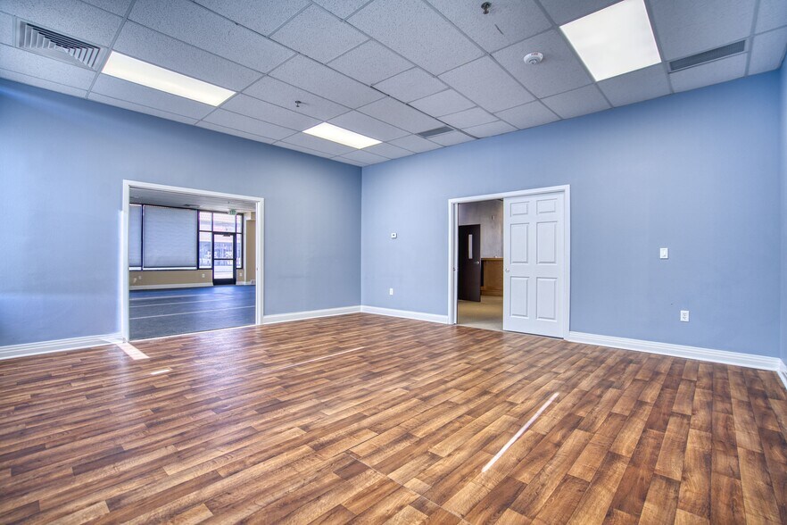 More Photos Of 340 Lashley St, Longmont General Retail For Lease