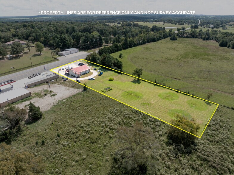 More Photos Of 17589 TX-19 Hwy, Montalba General Retail For Sale